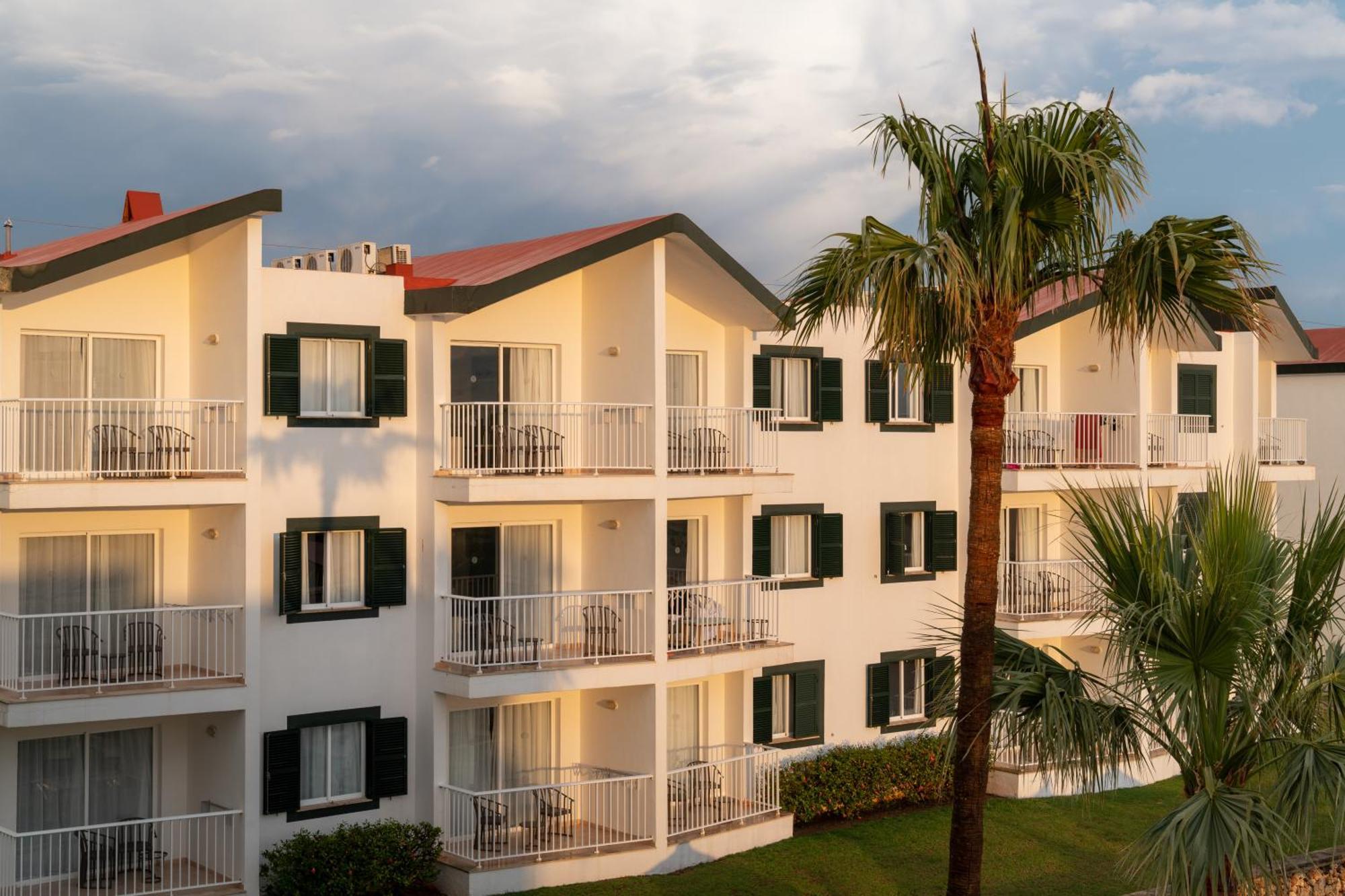 Pierre & Menorca Cala Blanes Aparthotel 3*